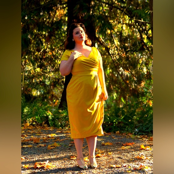 Stunning Gold Pinup Dress! 1950's 💫 - Picture 4 of 5